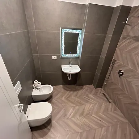 Molla * Golem (Tirana)